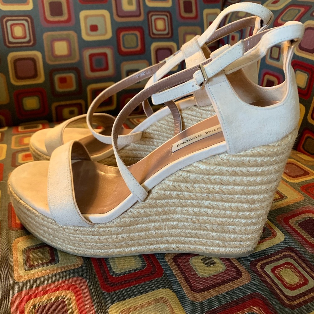 Shoes - Picture 5 of 8
